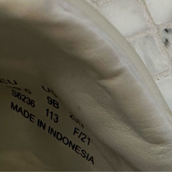 Stuart Weitzman Willow Runner Mesh & Leather
Sneaker - Picture 10 of 10